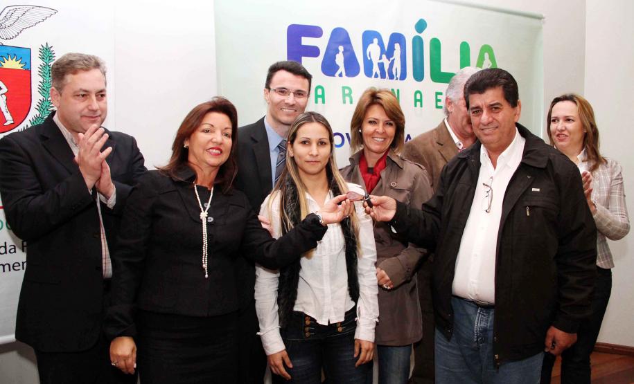 A secretária da Família e Desenvolvimento Social; Fernanda Richa; participou da entrega de um veículo para o conselho tutelar de Corumbataí do Sul; que aconteceu em Campo Mourão.; Foto:Rogério Machado/SEDS