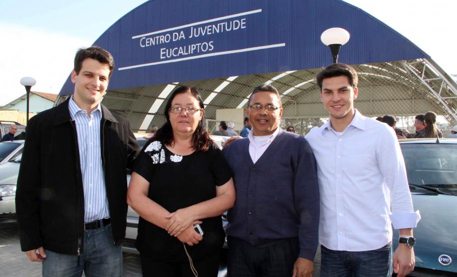 A secretária da Família e Desenvolvimento Social, Fernanda Richa, junto com o secretário municipal do Esporte, Lazer e Juventude, Marcello Richa.participou na manhã desta sexta-feira (06) da inauguração do Centro da Juventude Eucaliptos no bairro Alto Boqueirão, em Curitiba.Foto: Rogério Machado/SEDS