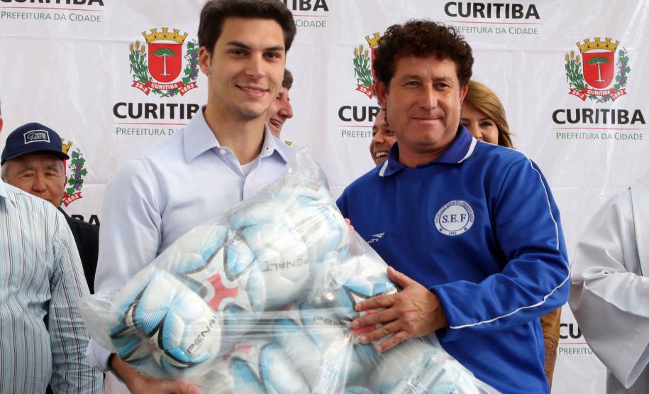 A secretária da Família e Desenvolvimento Social, Fernanda Richa, junto com o secretário municipal do Esporte, Lazer e Juventude, Marcello Richa.participou na manhã desta sexta-feira (06) da inauguração do Centro da Juventude Eucaliptos no bairro Alto Boqueirão, em Curitiba.Foto: Rogério Machado/SEDS