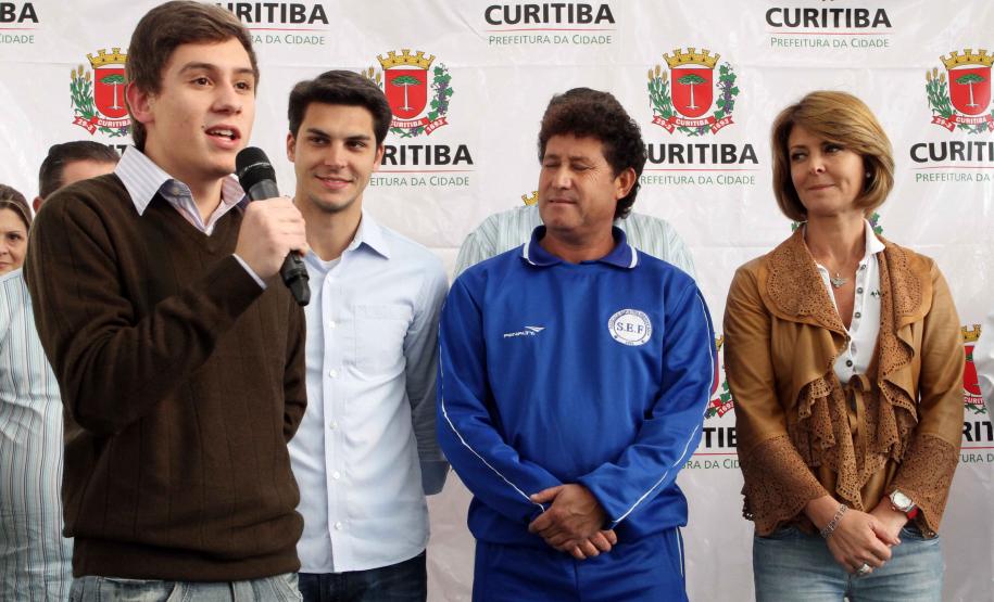 A secretária da Família e Desenvolvimento Social, Fernanda Richa, junto com o secretário municipal do Esporte, Lazer e Juventude, Marcello Richa.participou na manhã desta sexta-feira (06) da inauguração do Centro da Juventude Eucaliptos no bairro Alto Boqueirão, em Curitiba.Foto: Rogério Machado/SEDS