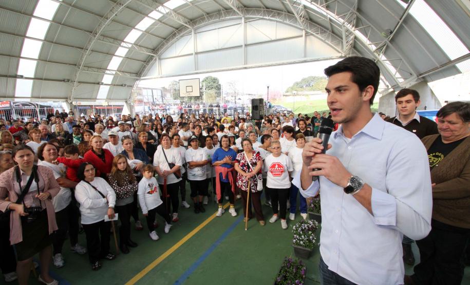 A secretária da Família e Desenvolvimento Social, Fernanda Richa, junto com o secretário municipal do Esporte, Lazer e Juventude, Marcello Richa.participou na manhã desta sexta-feira (06) da inauguração do Centro da Juventude Eucaliptos no bairro Alto Boqueirão, em Curitiba.Foto: Rogério Machado/SEDS