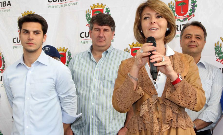 A secretária da Família e Desenvolvimento Social, Fernanda Richa, junto com o secretário municipal do Esporte, Lazer e Juventude, Marcello Richa.participou na manhã desta sexta-feira (06) da inauguração do Centro da Juventude Eucaliptos no bairro Alto Boqueirão, em Curitiba.Foto: Rogério Machado/SEDS