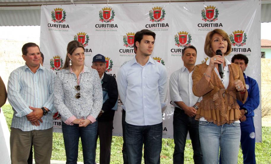 A secretária da Família e Desenvolvimento Social, Fernanda Richa, junto com o secretário municipal do Esporte, Lazer e Juventude, Marcello Richa.participou na manhã desta sexta-feira (06) da inauguração do Centro da Juventude Eucaliptos no bairro Alto Boqueirão, em Curitiba.Foto: Rogério Machado/SEDS