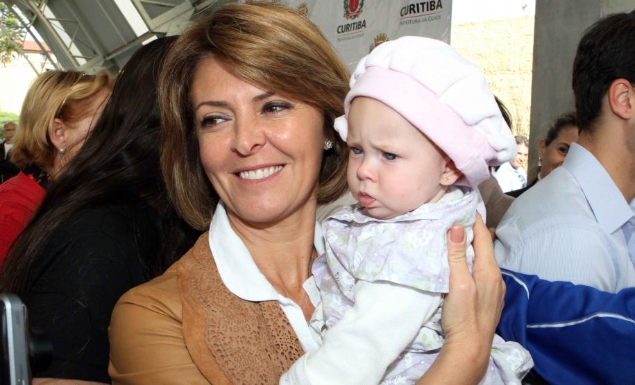 A secretária da Família e Desenvolvimento Social, Fernanda Richa, junto com o secretário municipal do Esporte, Lazer e Juventude, Marcello Richa.participou na manhã desta sexta-feira (06) da inauguração do Centro da Juventude Eucaliptos no bairro Alto Boqueirão, em Curitiba.Foto: Rogério Machado/SEDS