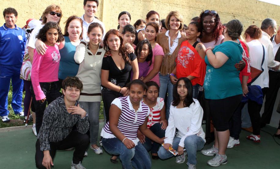A secretária da Família e Desenvolvimento Social, Fernanda Richa, junto com o secretário municipal do Esporte, Lazer e Juventude, Marcello Richa.participou na manhã desta sexta-feira (06) da inauguração do Centro da Juventude Eucaliptos no bairro Alto Boqueirão, em Curitiba.Foto: Rogério Machado/SEDS