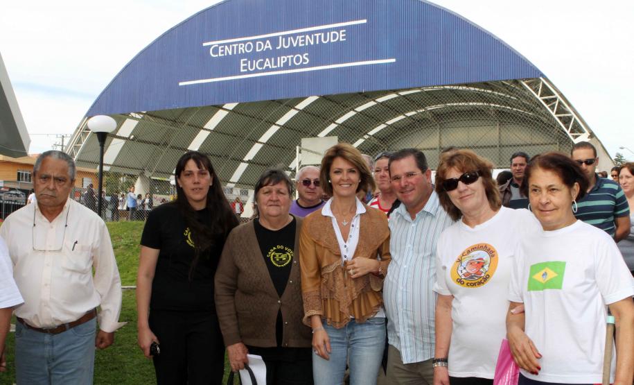 A secretária da Família e Desenvolvimento Social, Fernanda Richa, junto com o secretário municipal do Esporte, Lazer e Juventude, Marcello Richa.participou na manhã desta sexta-feira (06) da inauguração do Centro da Juventude Eucaliptos no bairro Alto Boqueirão, em Curitiba.Foto: Rogério Machado/SEDS