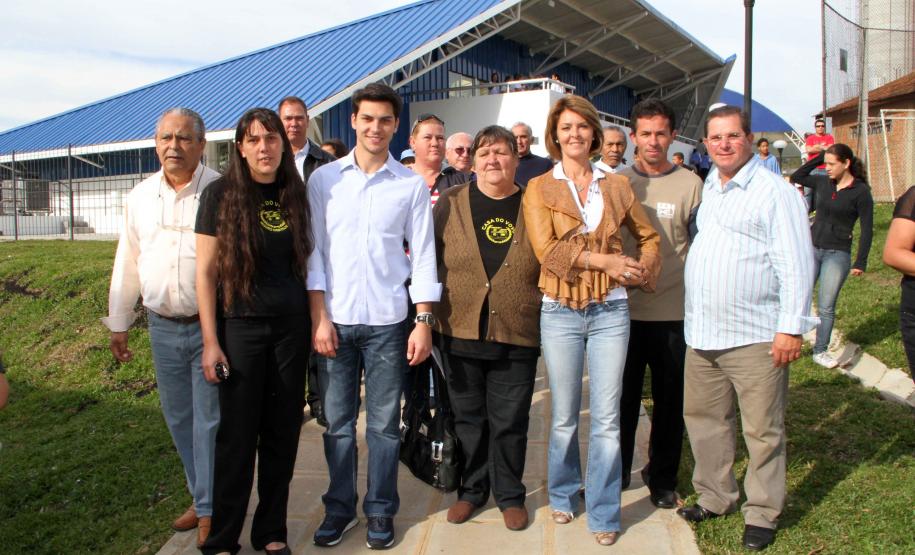 A secretária da Família e Desenvolvimento Social, Fernanda Richa, junto com o secretário municipal do Esporte, Lazer e Juventude, Marcello Richa.participou na manhã desta sexta-feira (06) da inauguração do Centro da Juventude Eucaliptos no bairro Alto Boqueirão, em Curitiba.Foto: Rogério Machado/SEDS