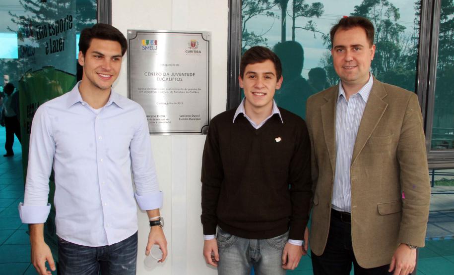 A secretária da Família e Desenvolvimento Social, Fernanda Richa, junto com o secretário municipal do Esporte, Lazer e Juventude, Marcello Richa.participou na manhã desta sexta-feira (06) da inauguração do Centro da Juventude Eucaliptos no bairro Alto Boqueirão, em Curitiba.Foto: Rogério Machado/SEDS