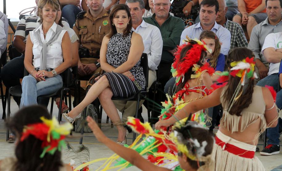 A secretária da Família e Desenvolvimento Social, Fernanda Richa, participou nesta sexta-feira (23) da inauguração do Centro da Juventude de Castro, na região Centro Oriental (?) do Estado. Este  é o décimo sexto Centro da Juventude entregue a população do Paraná este ano.Foto:Rogério Machado/SEDS