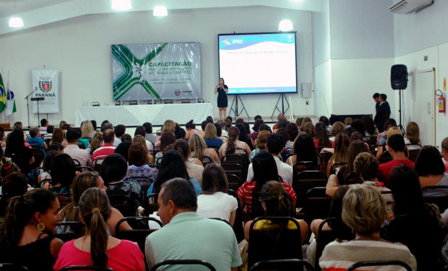 A Secretaria da Família e Desenvolvimento Social iniciou nesta quarta-feira (21), em Londrina, o Seminário Capacitação de Combate ao Trabalho Infantil, evento está abordando as recomendações do plano regional para prevenção e erradicação do trabalho infantil com municípios da região. Foto:Divulgação