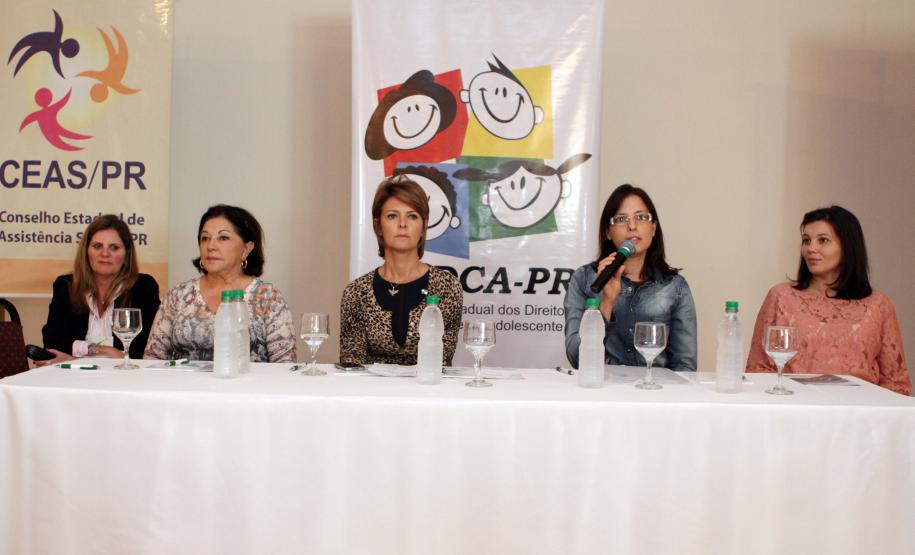 A secretária da Família e Desenvolvimento Social Fernanda Richa, participa da abertura  do Seminário da Capacitação dos Centros da JuventudeFoto: Rogério Machado/SEDS