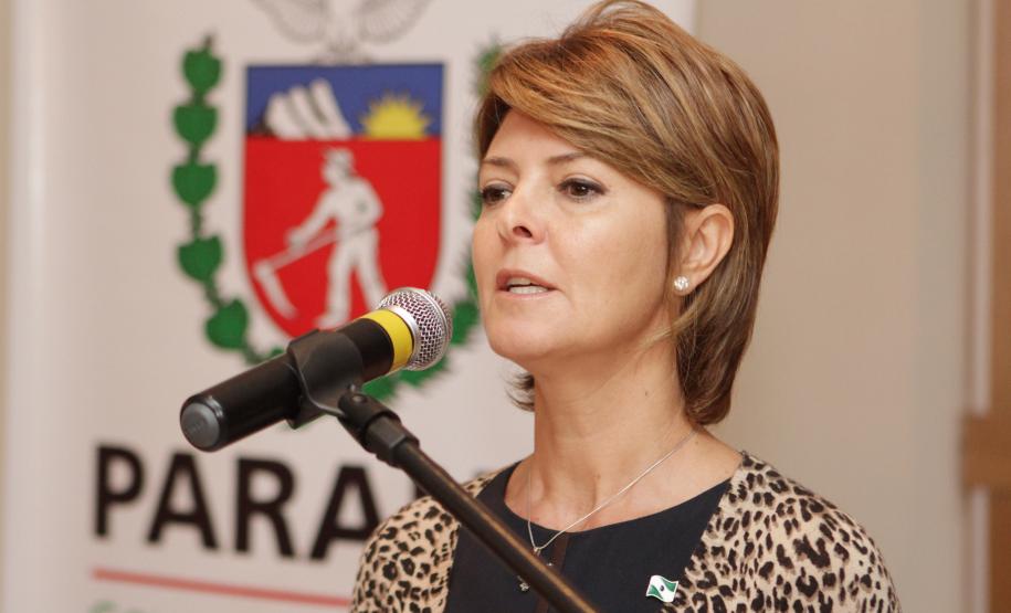 A secretária da Família e Desenvolvimento Social Fernanda Richa, participa da abertura  do Seminário da Capacitação dos Centros da JuventudeFoto: Rogério Machado/SEDS