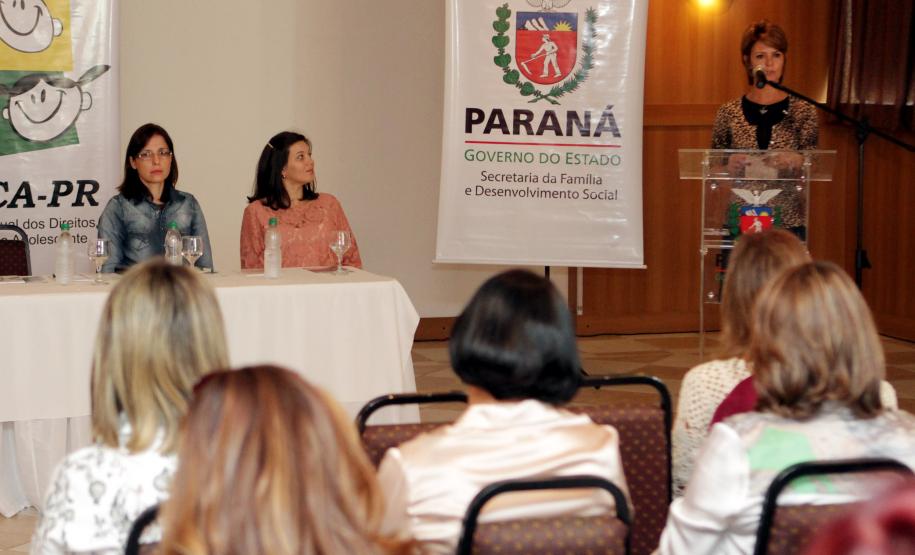 A secretária da Família e Desenvolvimento Social Fernanda Richa, participa da abertura  do Seminário da Capacitação dos Centros da JuventudeFoto: Rogério Machado/SEDS