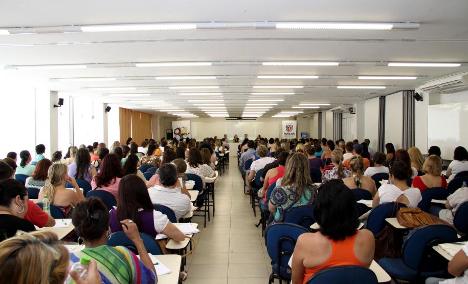 A última etapa do Seminário Capacitação de Combate ao Trabalho Infantil promovido pela Secretaria da Família e Desenvolvimento Social (Seds) iniciou nesta quarta-feira (05), em Curitiba. O evento que já foi realizado em Foz do Iguaçu e Londrina acontece até sexta-feira (07) e está abordando as recomendações do plano regional para prevenção e erradicação do trabalho infantil com municípios.Foto: Ricardo Marajó/SEDS