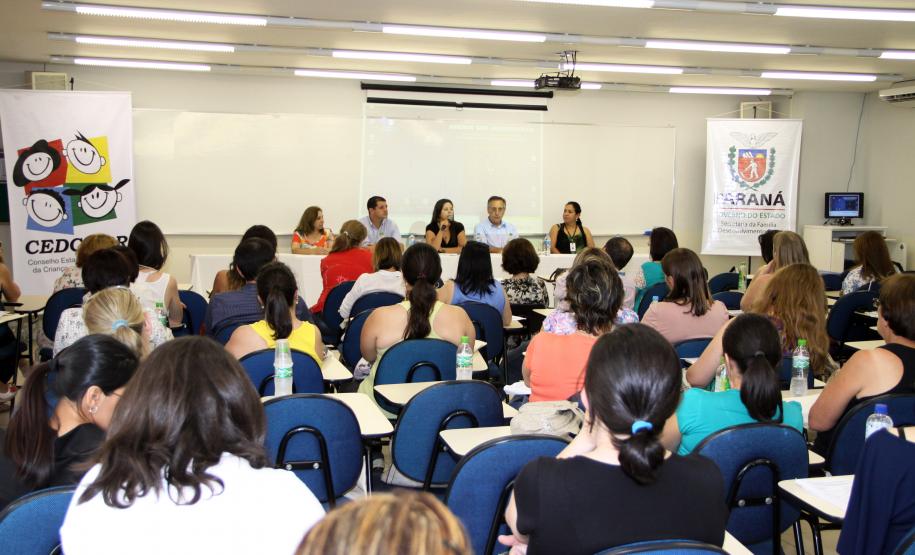 A última etapa do Seminário Capacitação de Combate ao Trabalho Infantil promovido pela Secretaria da Família e Desenvolvimento Social (Seds) iniciou nesta quarta-feira (05), em Curitiba. O evento que já foi realizado em Foz do Iguaçu e Londrina acontece até sexta-feira (07) e está abordando as recomendações do plano regional para prevenção e erradicação do trabalho infantil com municípios.Foto: Ricardo Marajó/SEDS
