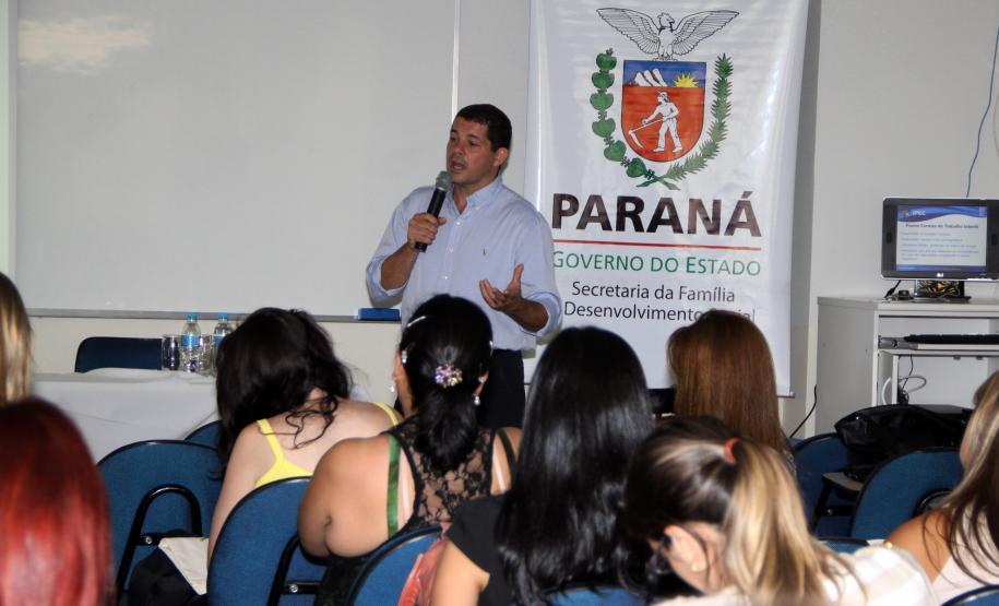 A última etapa do Seminário Capacitação de Combate ao Trabalho Infantil promovido pela Secretaria da Família e Desenvolvimento Social (Seds) iniciou nesta quarta-feira (05), em Curitiba. O evento que já foi realizado em Foz do Iguaçu e Londrina acontece até sexta-feira (07) e está abordando as recomendações do plano regional para prevenção e erradicação do trabalho infantil com municípios.Foto: Ricardo Marajó/SEDS