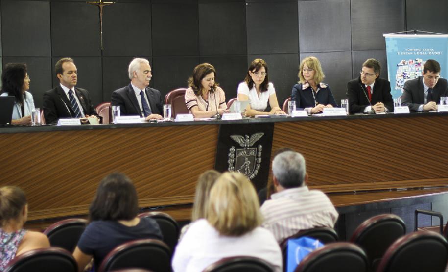 A secretaria de Estado do Turismo promoveu na manhã de terça-feira (11) no Auditório do Ministério Público do Paraná o I Ciclo de Palestras Orientativas sobre Hospedagem de Crianças e Adolescentes e Turismo Sustentável e Infância. Foto: Neneco / Div.Sec. Turismo