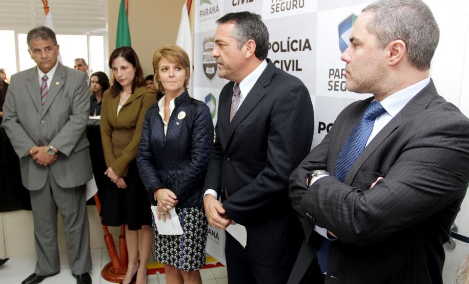 A secretária da Família e Desenvolvimento Social, Fernanda Richa, o secretário de Segurança Pública, Cid Vasques, a presidente do Conselho Estadual dos Direitos da Criança e do Adolescente (Cedca), Marcia Tavares, e o delegado-geral da Polícia Civil, Marcus Vinicius Michelotto, participam em Curitiba, da inauguração do Núcleo de Proteção à Criança e ao Adolescente (Nucria) e do Serviço de Investigação de Crianças Desaparecidas (Sicride).Foto:Rogério Machado/SEDS
