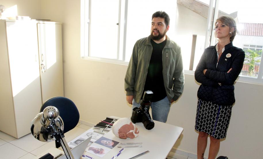 A secretária da Família e Desenvolvimento Social, Fernanda Richa, o secretário de Segurança Pública, Cid Vasques, a presidente do Conselho Estadual dos Direitos da Criança e do Adolescente (Cedca), Marcia Tavares, e o delegado-geral da Polícia Civil, Marcus Vinicius Michelotto, participam em Curitiba, da inauguração do Núcleo de Proteção à Criança e ao Adolescente (Nucria) e do Serviço de Investigação de Crianças Desaparecidas (Sicride).Foto:Rogério Machado/SEDS