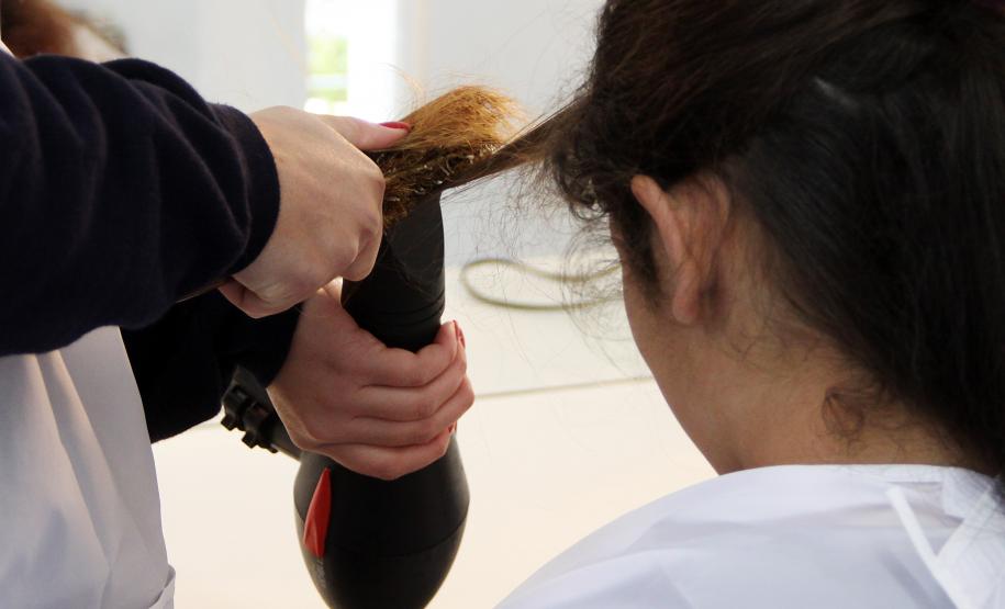 No mês de julho a Secretaria da Família e Desenvolvimento Social (Seds) iniciou mais um projeto voltado para Qualificação Profissional Básica nos Centros de Socioeducação (Censes) e Casas de Semiliberdade de todo Estado.(Curso de Auxiliarde Cabeleireiro)Foto: Ricardo Marajó/SEDS