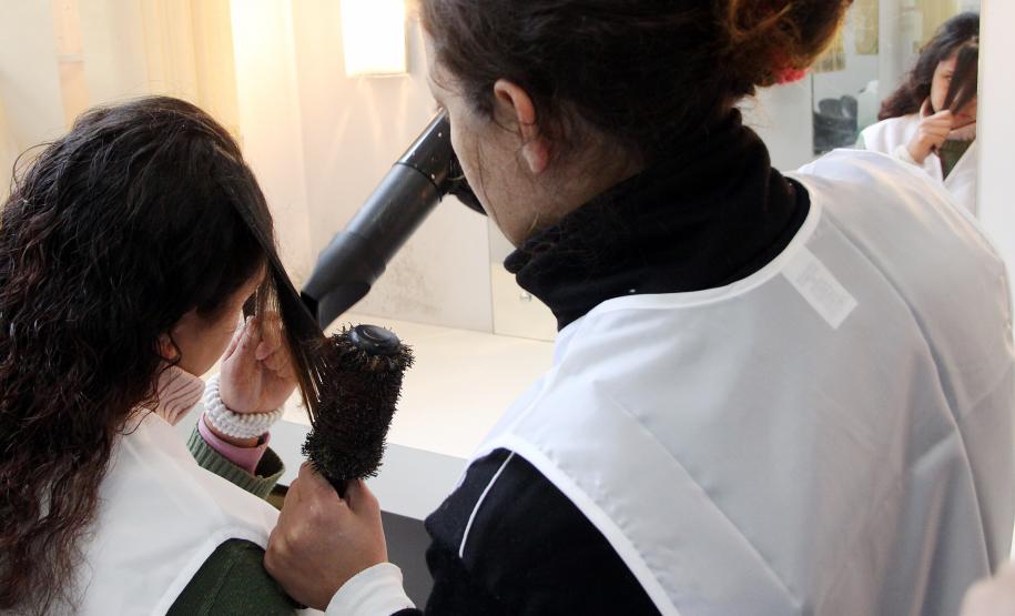 No mês de julho a Secretaria da Família e Desenvolvimento Social (Seds) iniciou mais um projeto voltado para Qualificação Profissional Básica nos Centros de Socioeducação (Censes) e Casas de Semiliberdade de todo Estado.(Curso de Auxiliarde Cabeleireiro)Foto: Ricardo Marajó/SEDS