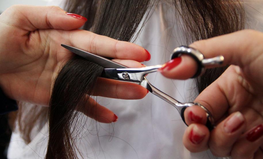 No mês de julho a Secretaria da Família e Desenvolvimento Social (Seds) iniciou mais um projeto voltado para Qualificação Profissional Básica nos Centros de Socioeducação (Censes) e Casas de Semiliberdade de todo Estado.(Curso de Auxiliarde Cabeleireiro)Foto: Ricardo Marajó/SEDS