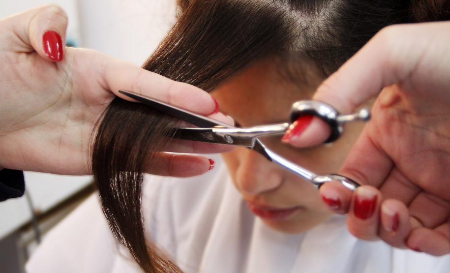 No mês de julho a Secretaria da Família e Desenvolvimento Social (Seds) iniciou mais um projeto voltado para Qualificação Profissional Básica nos Centros de Socioeducação (Censes) e Casas de Semiliberdade de todo Estado.(Curso de Auxiliarde Cabeleireiro)Foto: Ricardo Marajó/SEDS