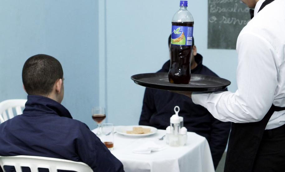 No mês de julho a Secretaria da Família e Desenvolvimento Social (Seds) iniciou mais um projeto voltado para Qualificação Profissional Básica nos Centros de Socioeducação (Censes) e Casas de Semiliberdade de todo Estado.(Curso de Garçom)Foto: Ricardo Marajó/SEDS