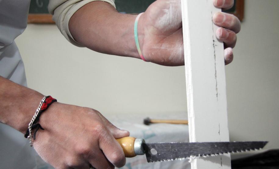 No mês de julho a Secretaria da Família e Desenvolvimento Social (Seds) iniciou mais um projeto voltado para Qualificação Profissional Básica nos Centros de Socioeducação (Censes) e Casas de Semiliberdade de todo Estado.(Curso de Colocação de Gesso)Foto: Ricardo Marajó/SEDS